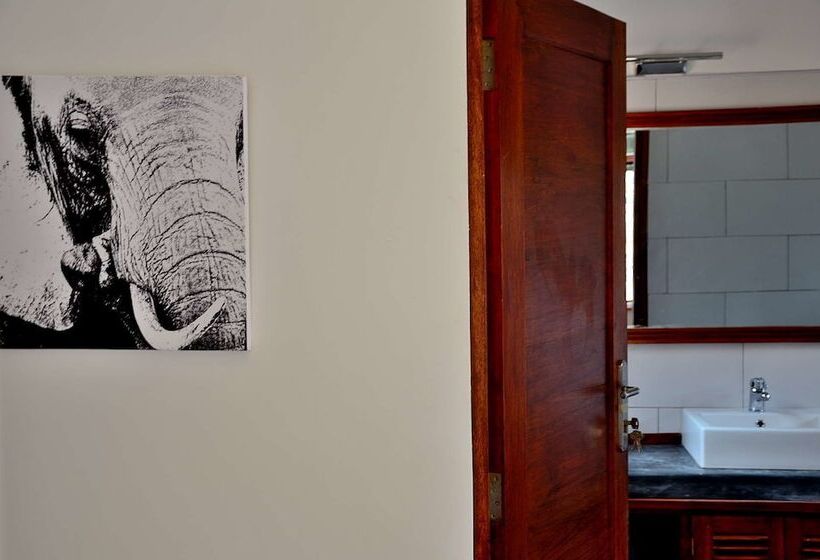 Отель Green Hills Of Africa