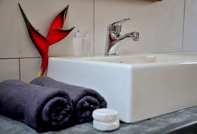 Отель Green Hills Of Africa