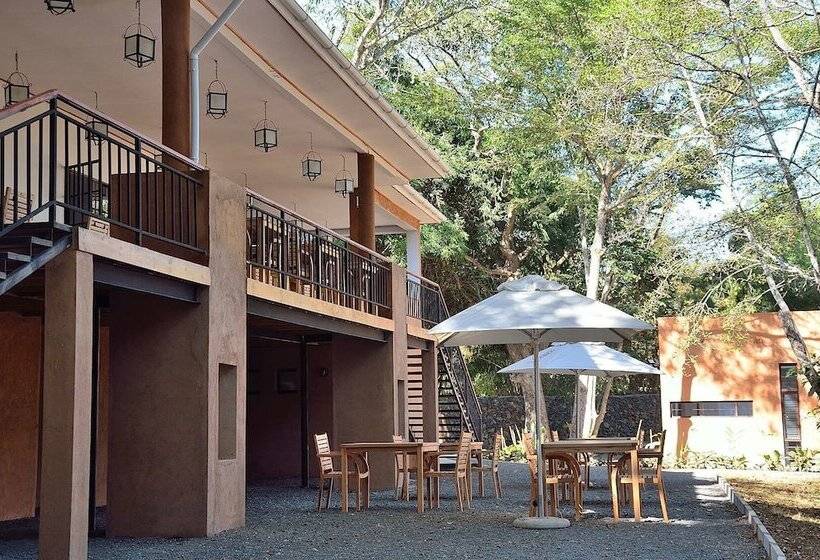 Отель Green Hills Of Africa