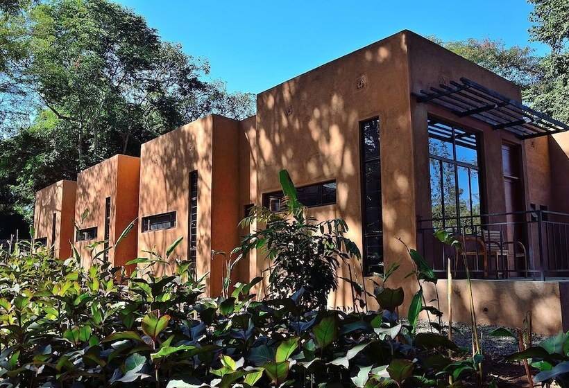 Отель Green Hills Of Africa