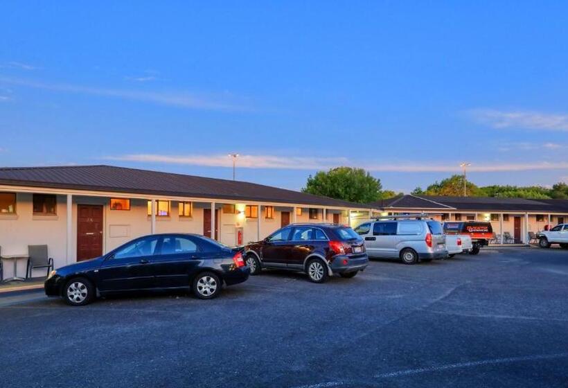 فندق James Street Motor Inn