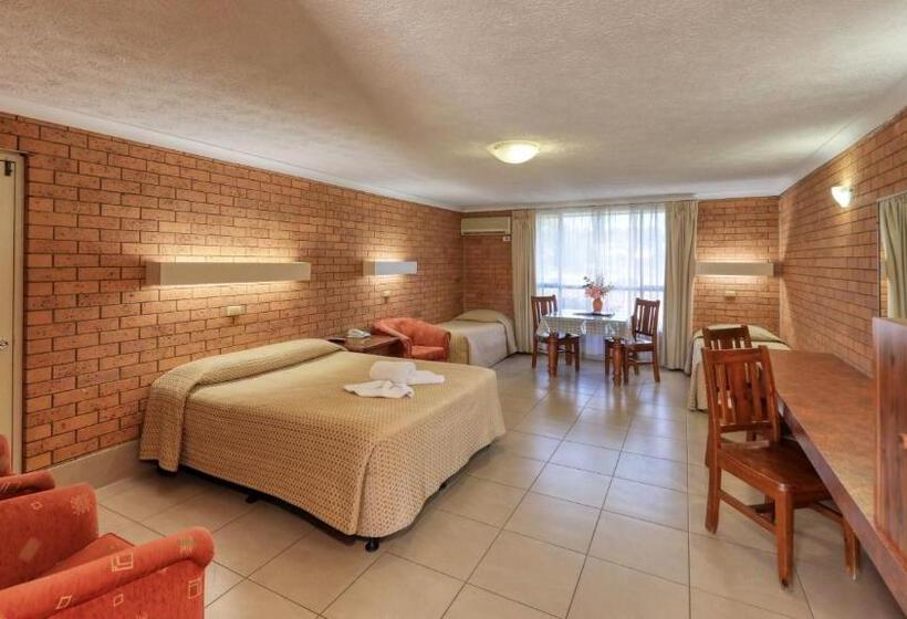 فندق James Street Motor Inn