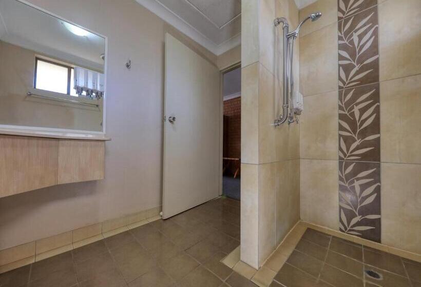 فندق James Street Motor Inn