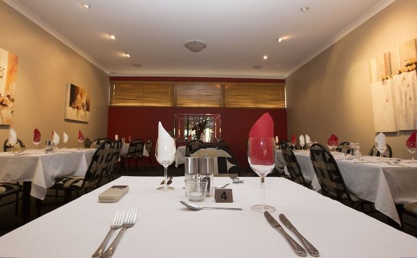 فندق James Street Motor Inn