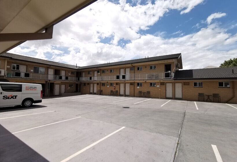 בית מלון כפרי Leichhardt Motor Inn