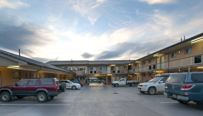 בית מלון כפרי Leichhardt Motor Inn