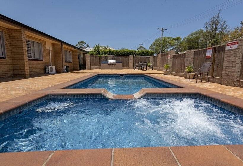 בית מלון כפרי Leichhardt Motor Inn