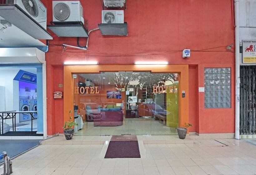 ホテル New Three Three Cheras