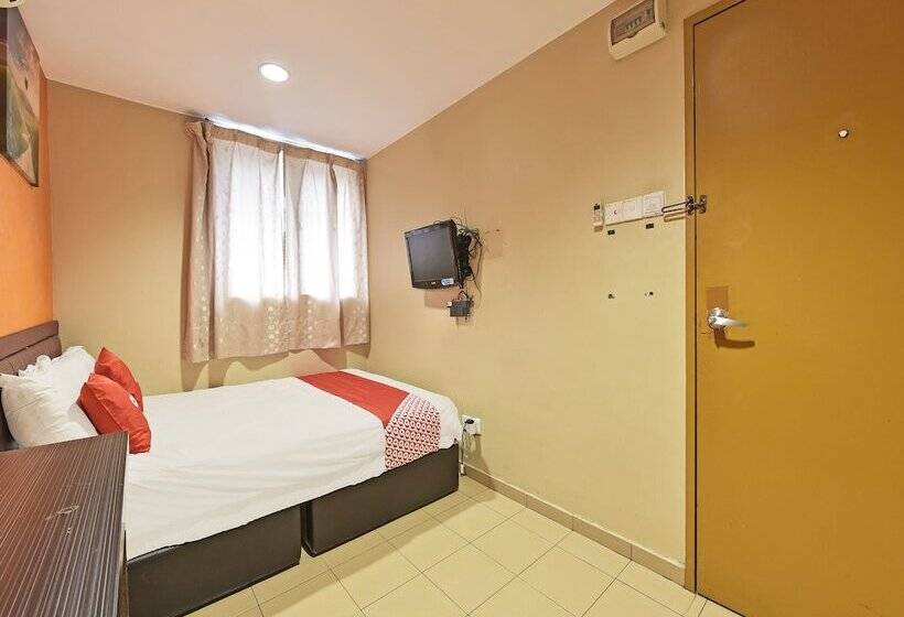 ホテル New Three Three Cheras