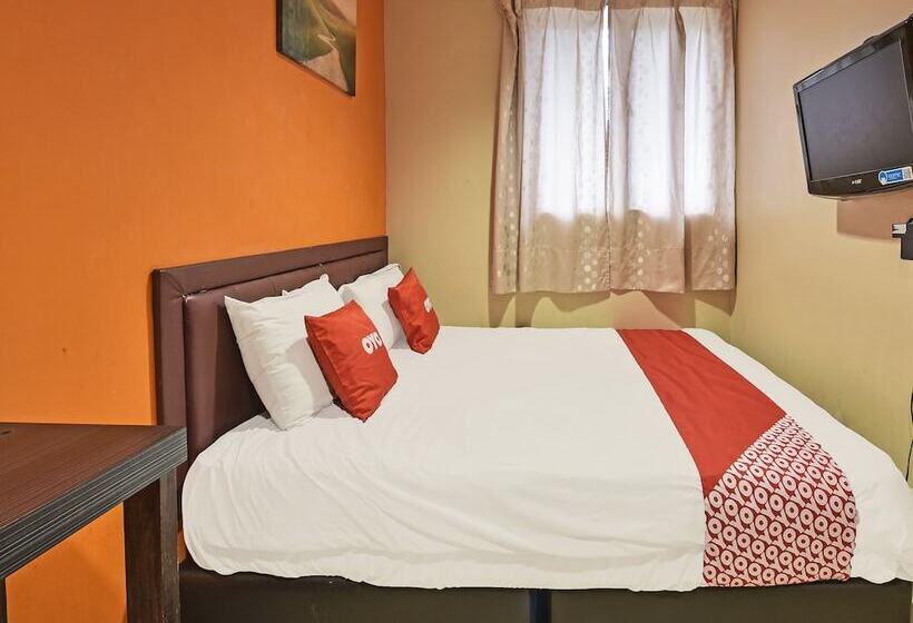 ホテル New Three Three Cheras