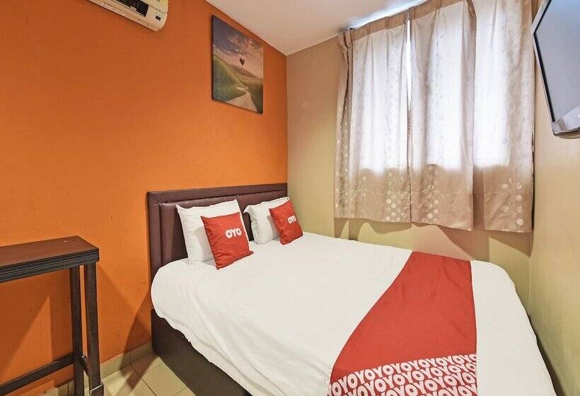 ホテル New Three Three Cheras