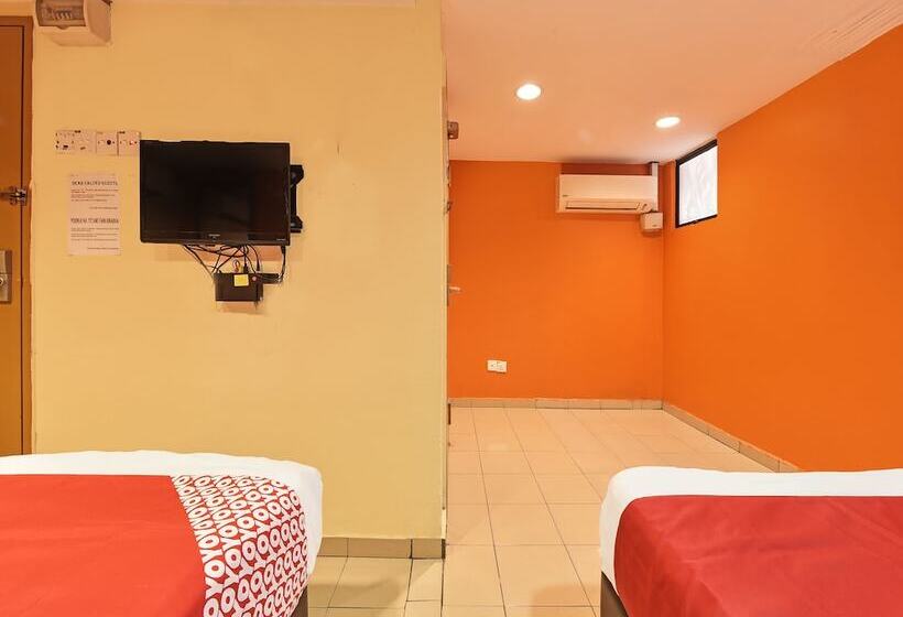 ホテル New Three Three Cheras