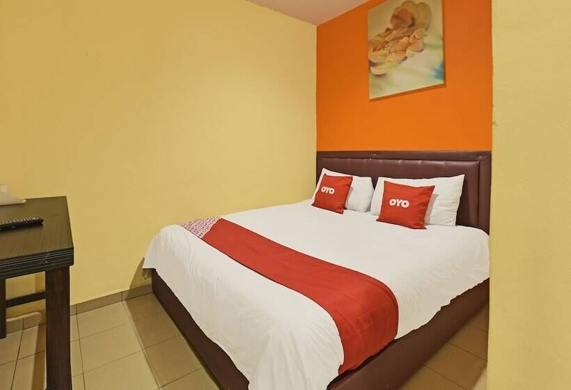 ホテル New Three Three Cheras