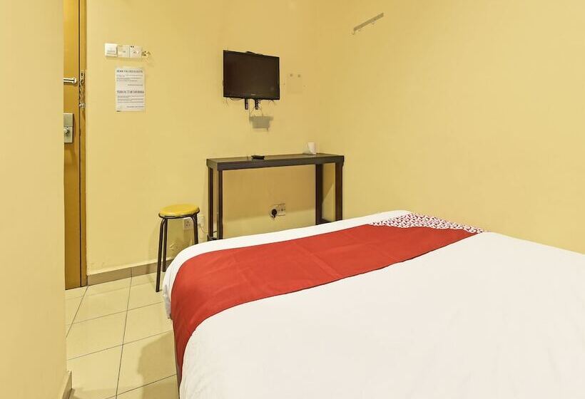 ホテル New Three Three Cheras