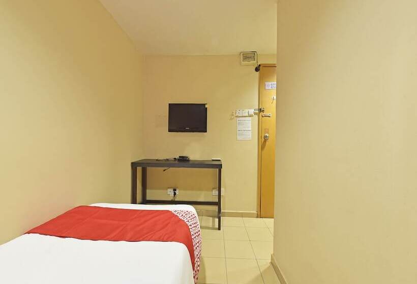 ホテル New Three Three Cheras