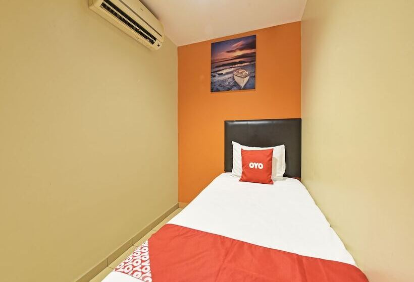 ホテル New Three Three Cheras