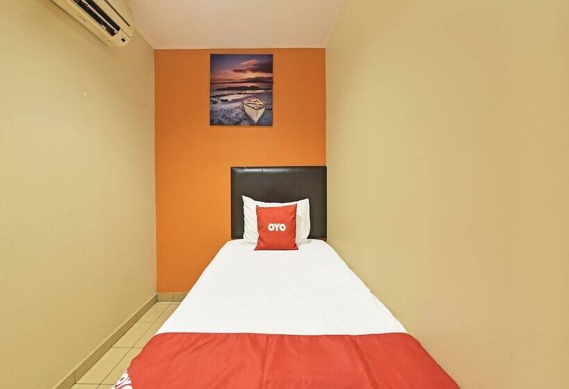 ホテル New Three Three Cheras