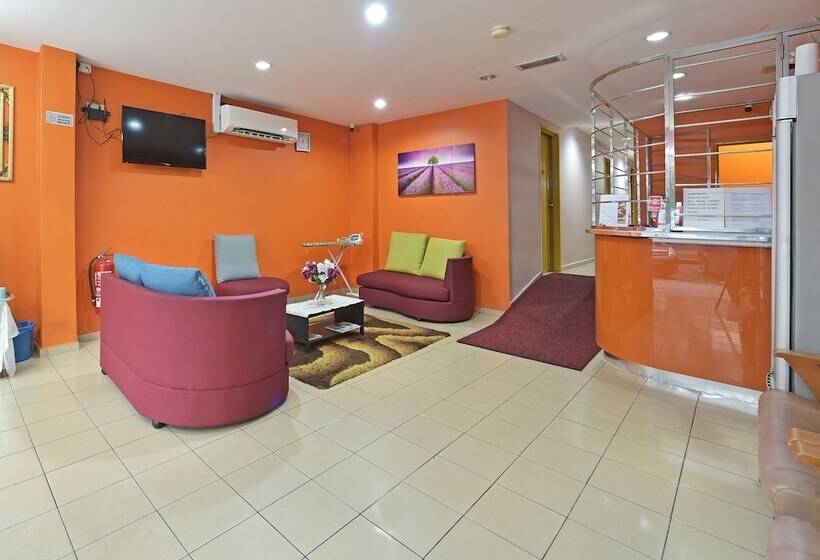 ホテル New Three Three Cheras