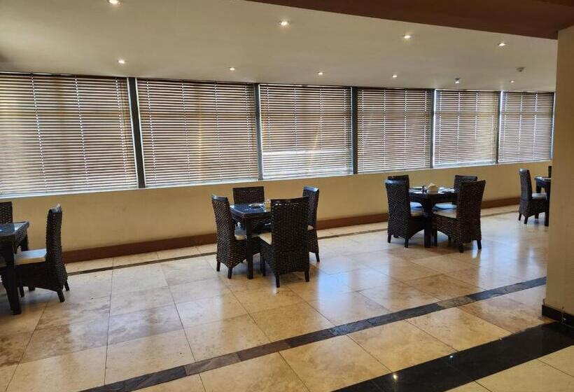 בית מלון כפרי Palm Continental