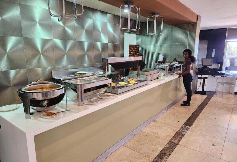 בית מלון כפרי Palm Continental