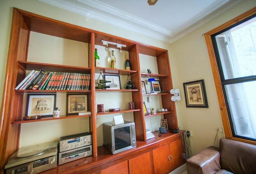 בית מלון כפרי Sahara Inn