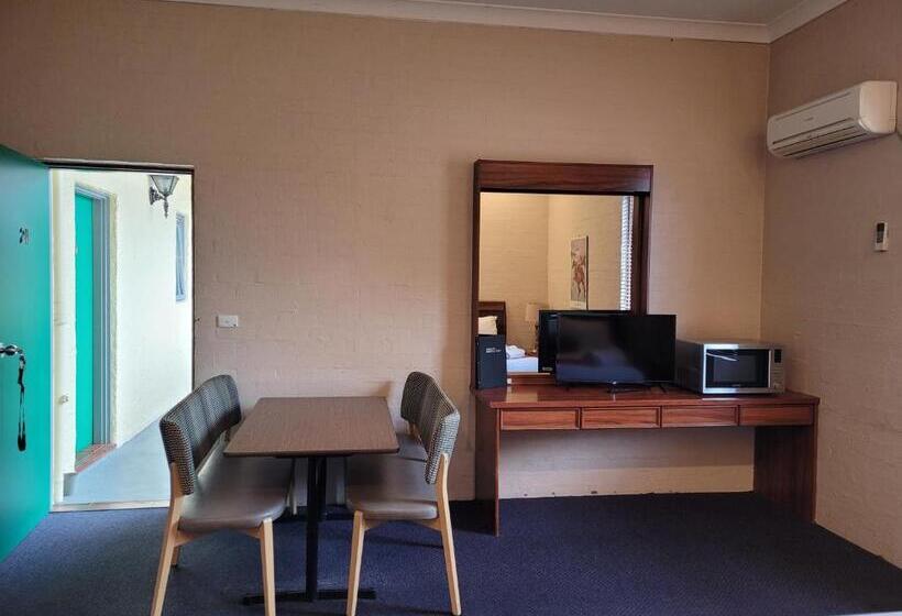 هتل Seaton Arms Motor Inn