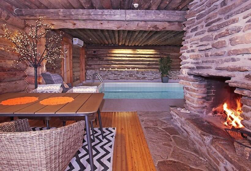 Kuukkeli Log Houses Aurora Resort