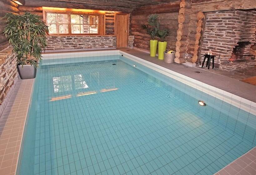 Kuukkeli Log Houses Aurora Resort