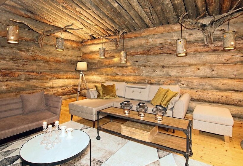 Kuukkeli Log Houses Aurora Resort