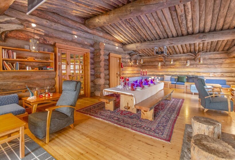 Kuukkeli Log Houses Aurora Resort