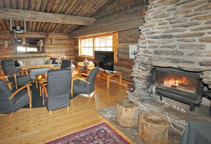 Kuukkeli Log Houses Aurora Resort