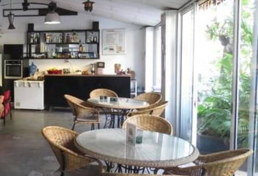 פנסיון Goldie Guesthouse