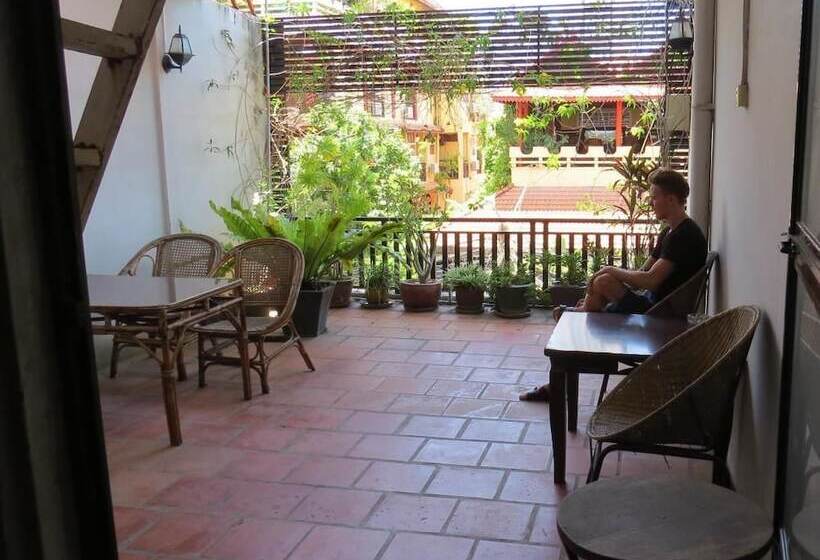 פנסיון Goldie Guesthouse