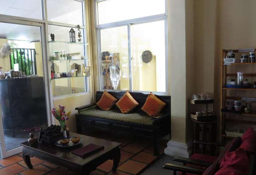 פנסיון Goldie Guesthouse