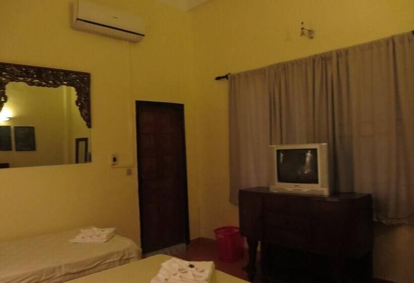 פנסיון Goldie Guesthouse