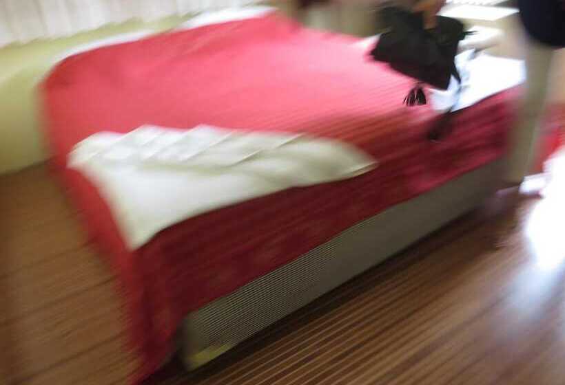 פנסיון Goldie Guesthouse