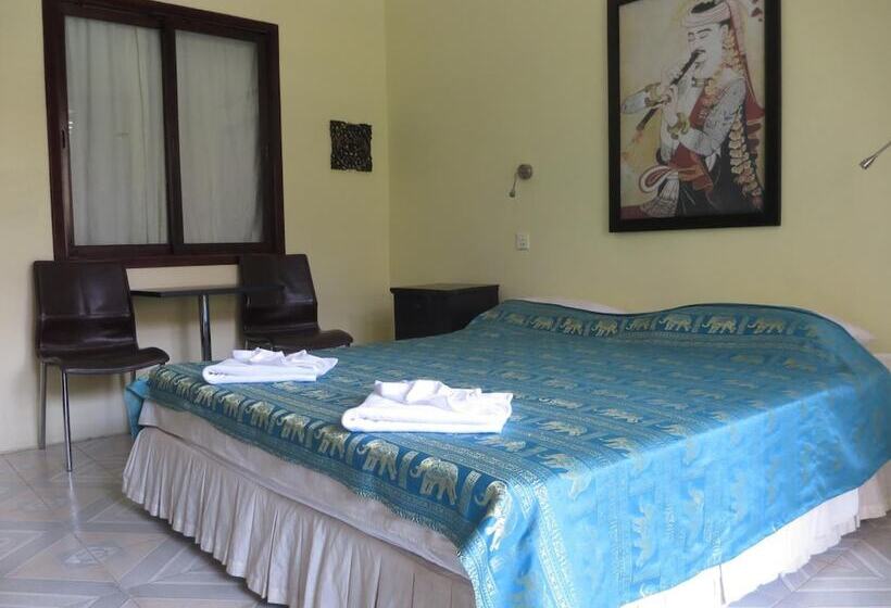 פנסיון Goldie Guesthouse