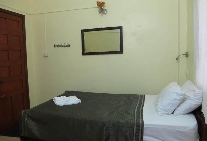 פנסיון Goldie Guesthouse