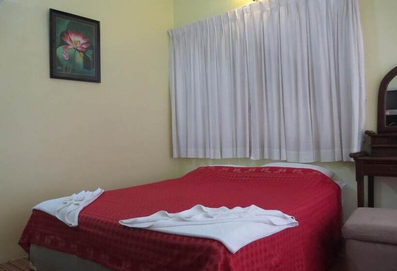 פנסיון Goldie Guesthouse