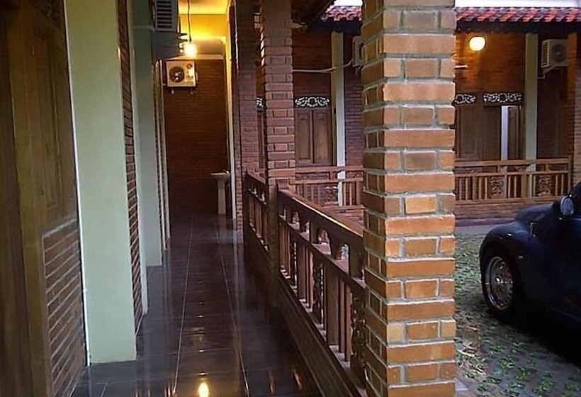 پانسیون Roemah Balewaringin