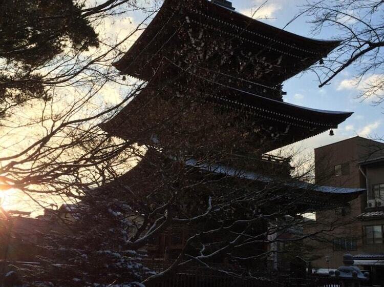 Пансион Takayama Ninja House