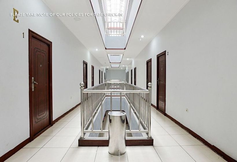 Пансион Zen Rooms Kuningan Tiong