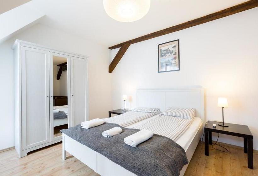 Piano Castle Hill Apartments