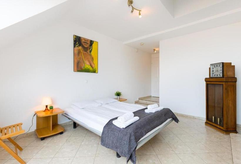 Piano Castle Hill Apartments