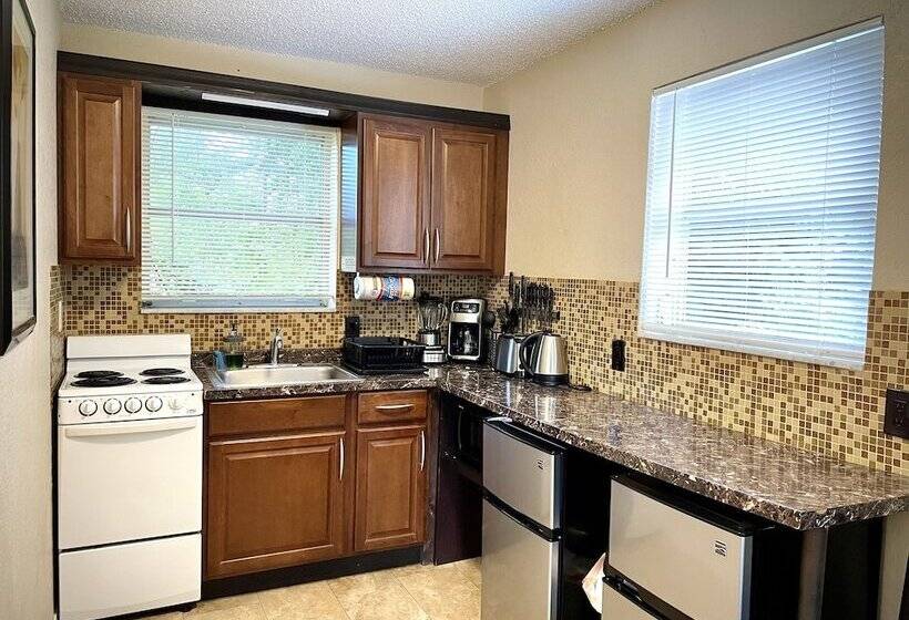 Sheridan Suites Apartments