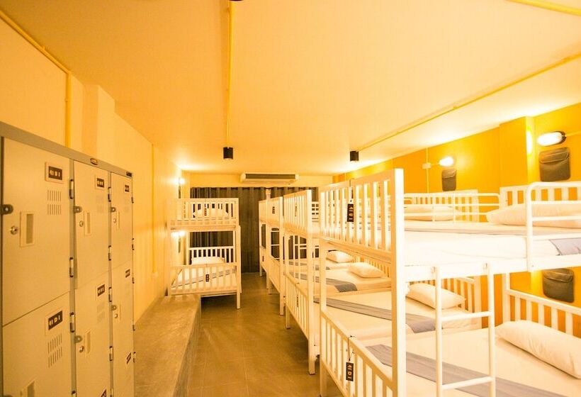 Backpack House Hostel