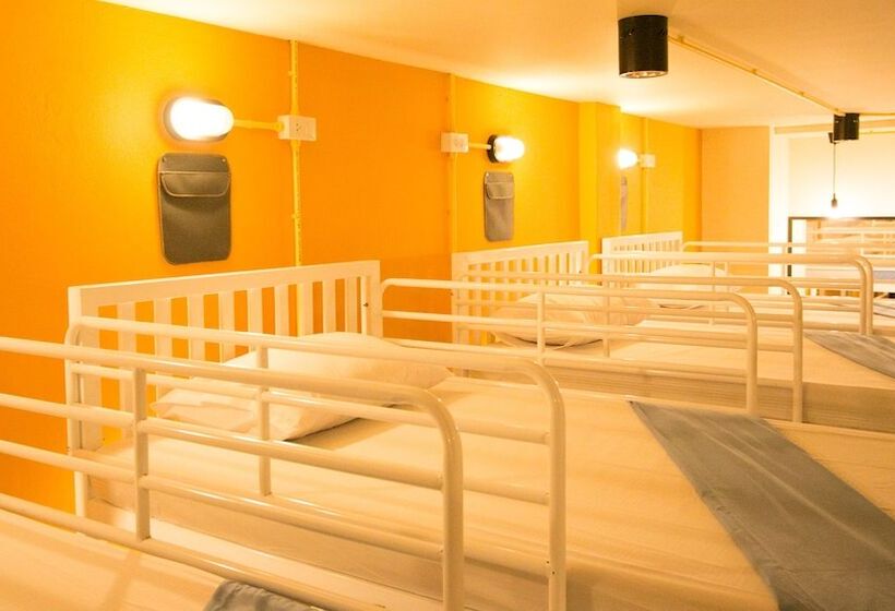 Backpack House Hostel