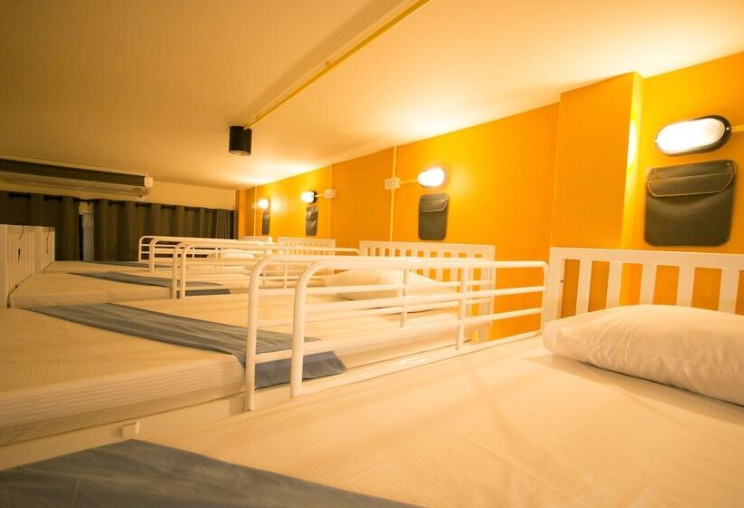 Backpack House Hostel