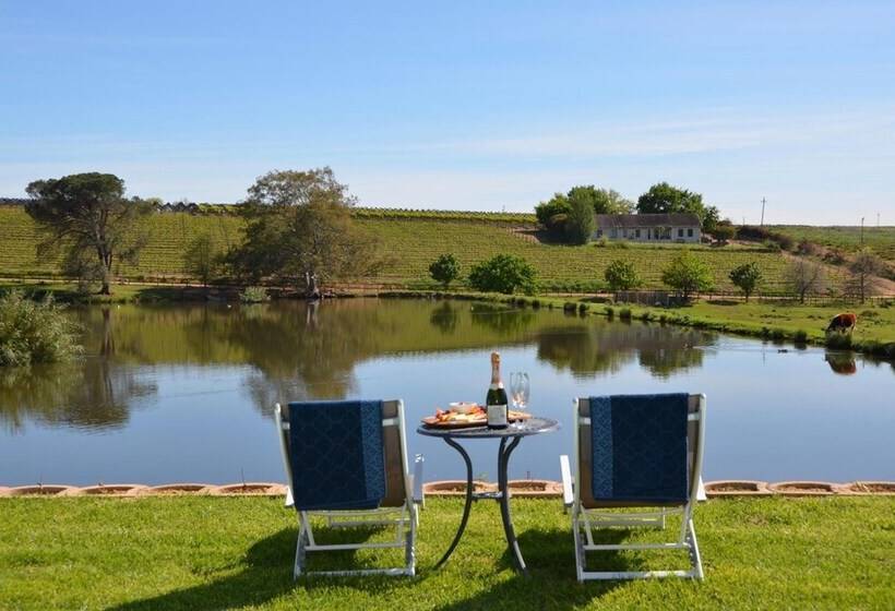 تختخواب و صبحانه Under Oaks Guesthouse