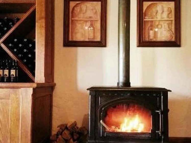 تختخواب و صبحانه Under Oaks Guesthouse